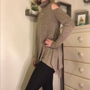 Knit no-shoulder sweater